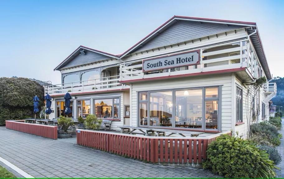 South Sea Hotel - Stewart Island Half-moon Bay Extérieur photo